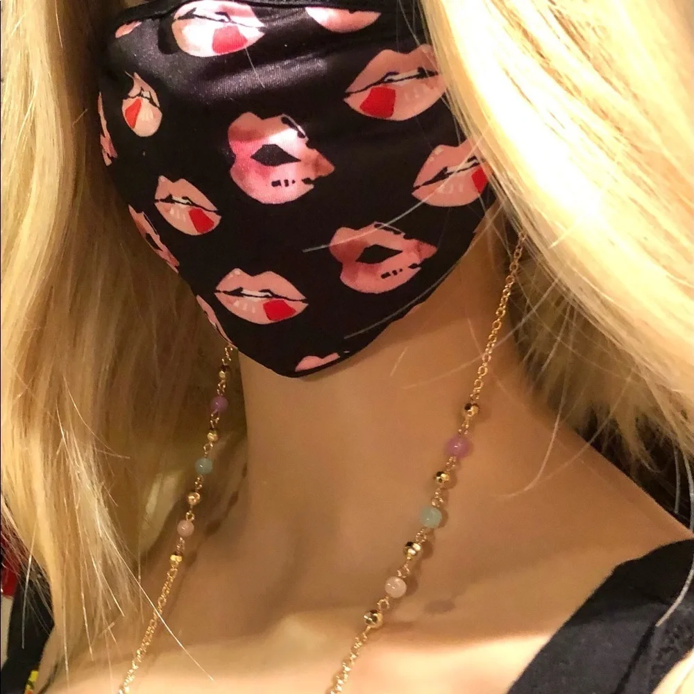 NWT Face Mask Chain holder with Mask